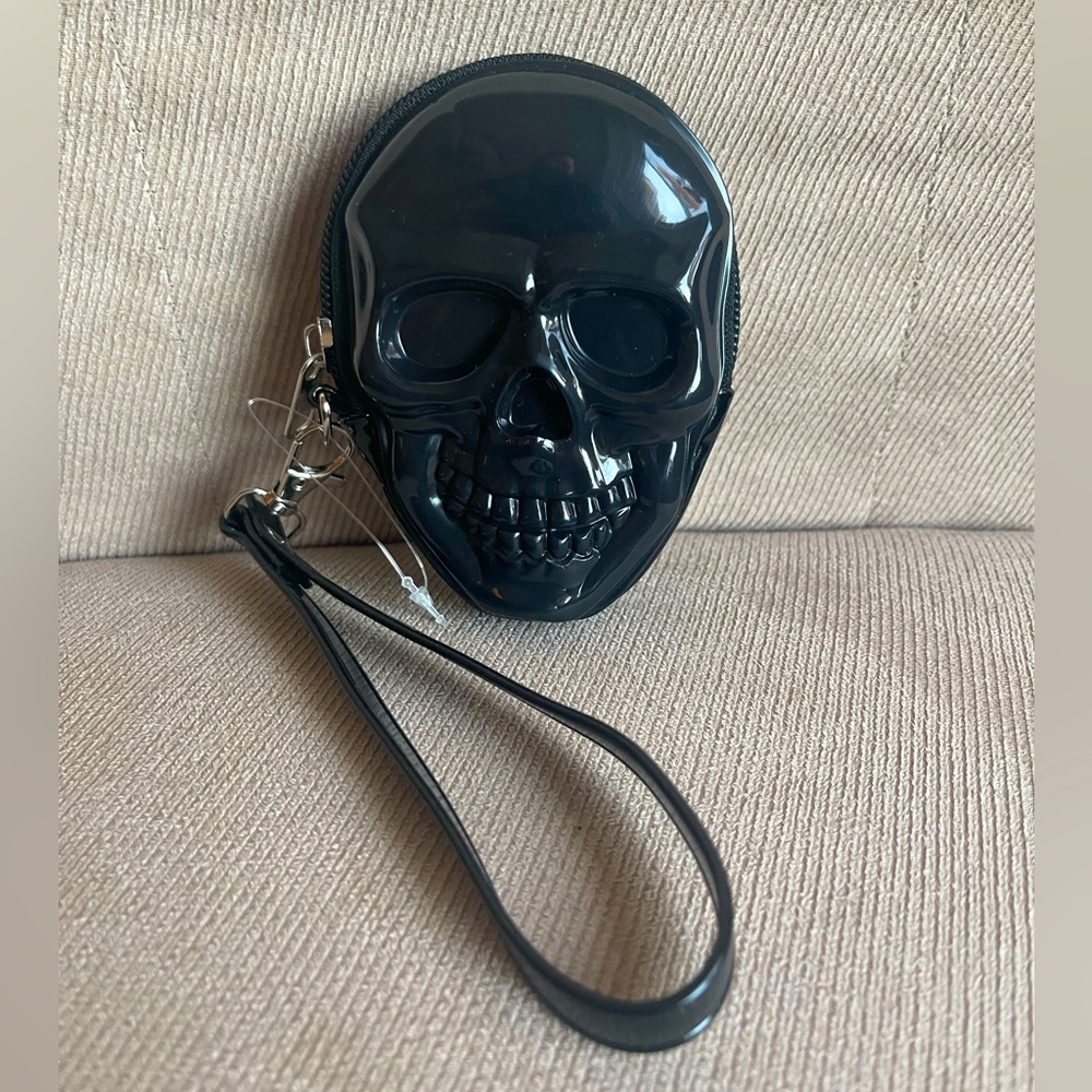 Black Glossy Molded SKULL Shaped Wristlet Coin Purse w/ Removable Strap NWOT